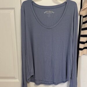 Women's Long Sleeve V-Neck Top in Dusty Blue